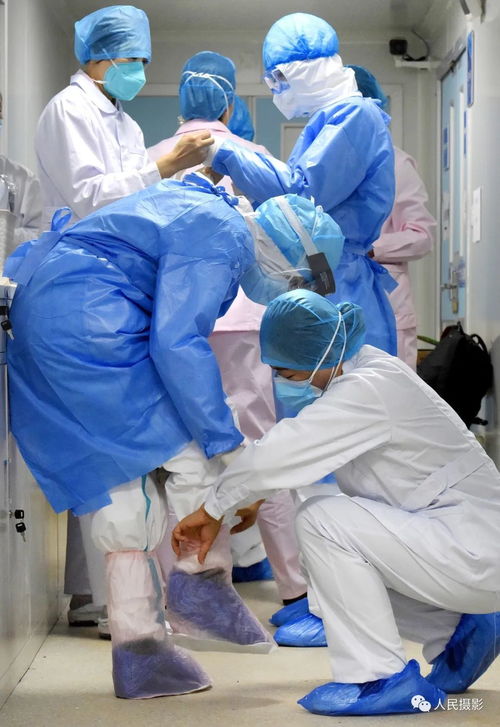 这一刻，她们为生命坚守——致敬防护用品背后的医护人员